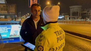 Ehliyetsiz sürücünün otomobilini almaya gelen şahıs da ehliyetsiz çıktı