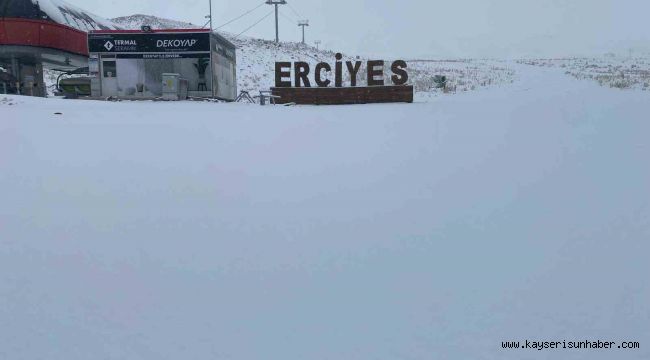 Erciyes güne beyaz örtüyle uyandı
