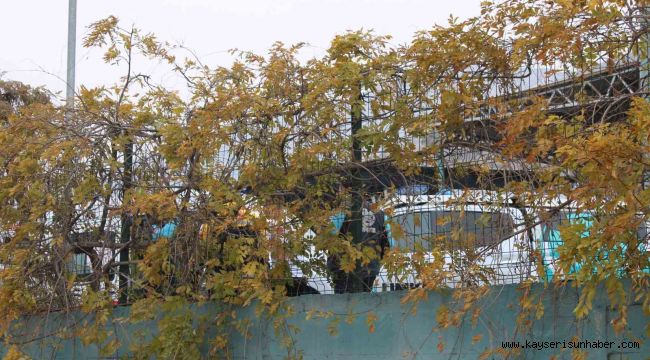 Geri dönüşüm tesisindeki koku ekipleri harekete geçirdi