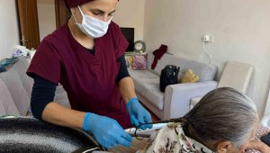 Hacılar'da evde bakım hizmeti gönüllere dokunuyor