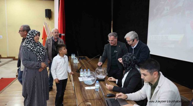 Hacılar'da merakla beklenen konut kura çekimi yapıldı