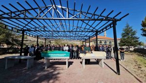 Kahreden kaza: Öğretmenin aracının çarpması sonucu hayatını kaybeden öğrenci toprağa verildi