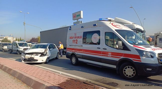 Kayseri'de 5 araç birbirine girdi: 5 yaralı