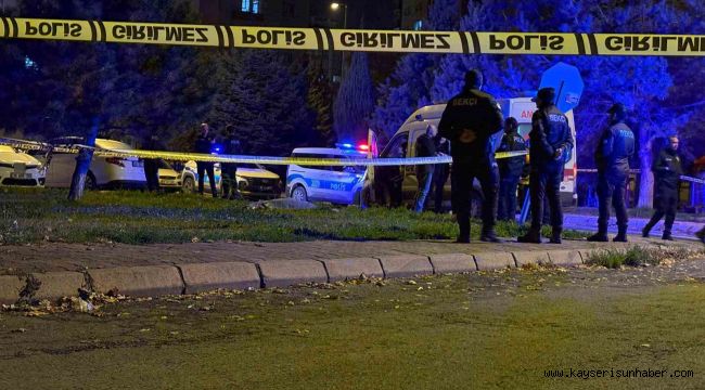 Konuşmak için çağırdığı eşini sokak ortasında öldürdü