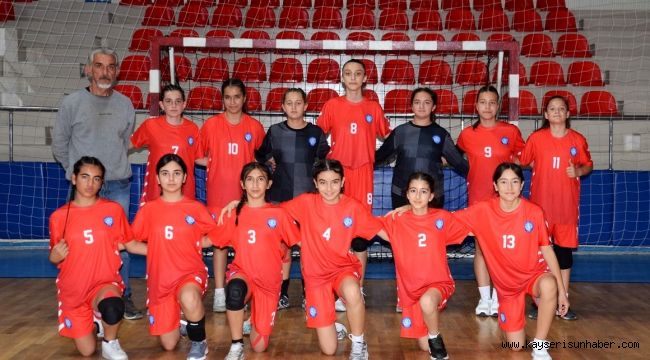 Okullar Arası Yıldızlar Hentbol Müsabakaları devam ediyor