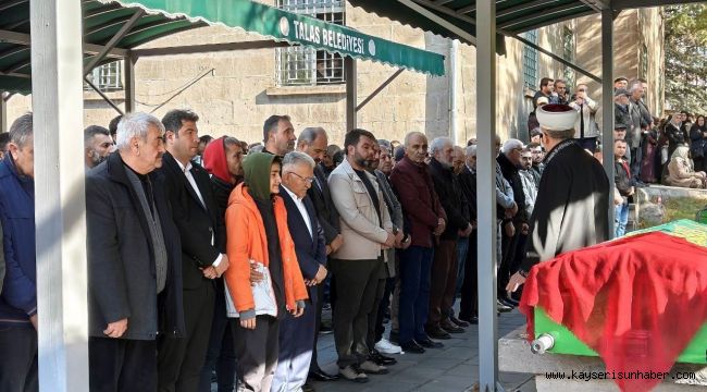 Sokak ortasında öldürülen kadına oğlundan son görev