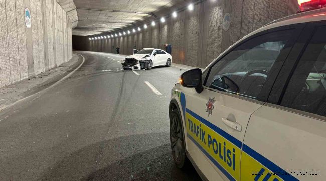 Alkollü sürücünün karıştığı kazada lüks otomobil pert oldu