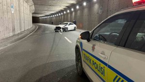 Alkollü sürücünün karıştığı kazada lüks otomobil pert oldu