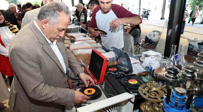 Antikacılar kendi yerinde kendi gününde