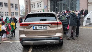 Başkan Büyükkılıç'ın Togg'u, Yerli Malı Haftası'nda öğrencilerle buluştu