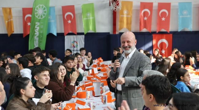 Başkan Çolakbayrakdar: "Güçlü Türkiye'nin temeli donanımlı gençliktir"