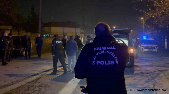 Bıçakla yaralanan şahıs, aracıyla hastaneye gitmeye çalıştı