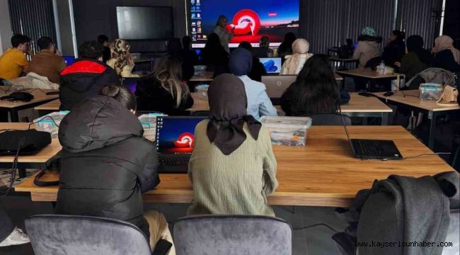 Bilişim Akademisi'nde Fen Bilgisi öğretmen adaylarına eğitim