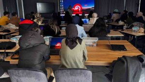 Bilişim Akademisi'nde Fen Bilgisi öğretmen adaylarına eğitim