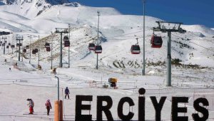 Erciyes'te kayak sezonu açıldı, kayakseverler pistlere akın etti