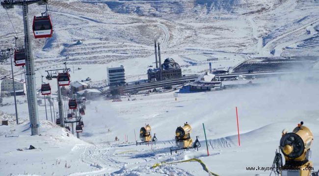 Erciyes'te Türkiye'nin en gelişmiş yapay karlama sistemiyle pistler sezona hazırlanıyor