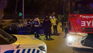 Kaldırıma çarpan otomobil 200 metre savruldu: 1 ölü, 1 ağır yaralı