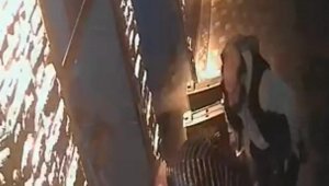 Kayseri'de esnaf boğazına şeker kaçan çocuğu heimlich manevrasıyla kurtardı... O anlar kamerada