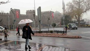 Kayseri'de kar yağışı etkili oldu