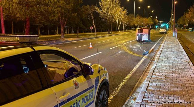 Önüne köpek çıkan araç yan yattı: 2 yaralı