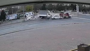 Ortalığın savaş alanına döndüğü kaza kamerada