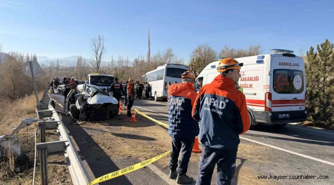 Otomobil ile midibüs çarpıştı: 10 yaralı