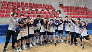 Talas 75. Yıl Mühibe Germirli Ortaokulu'ndan çifte şampiyonluk
