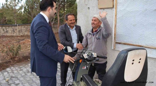 Tomarza Kaymakamı Eser Engelliler Günü'nü unutmadı