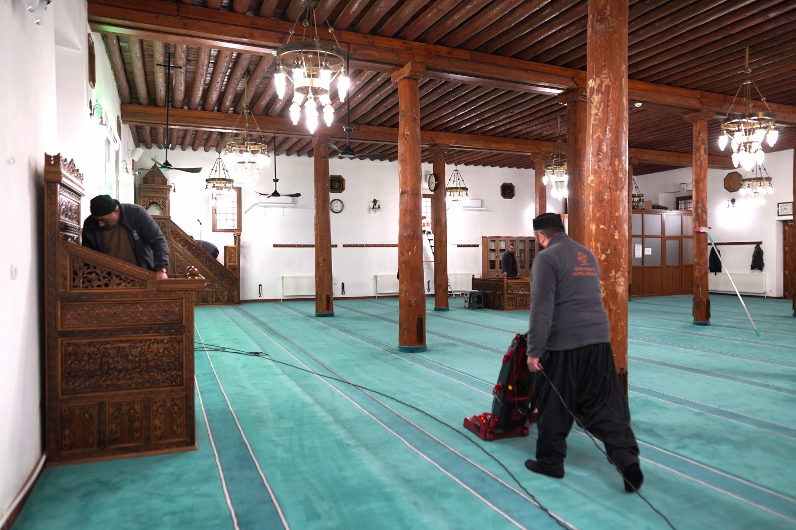 Melikgazi’deki Camilerde Ramazan Temizliği