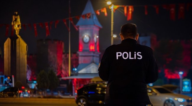 Polis ekipleri 1 milyon 885 bin TL ve forklift ele geçirdi 