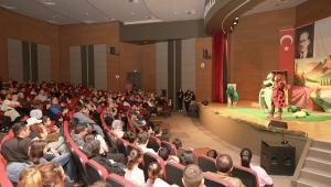 'Ormanlar Kralı Ağustos Böceği' Oyunu Melikgazi’de Çocuklarla Buluştu